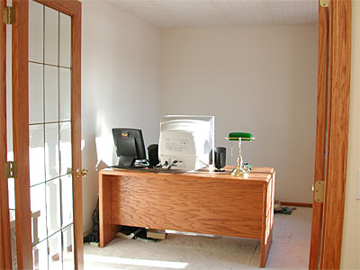 office-before.jpg (26575 bytes)